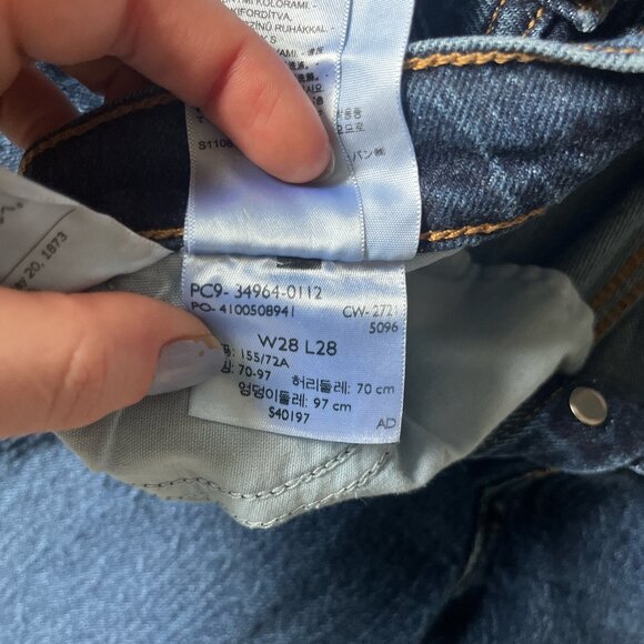 Levi’s NWOT Wedgie Straight Jeans Dark Wash “Unstoppable Wear” Button Fly 28 - Picture 8 of 11